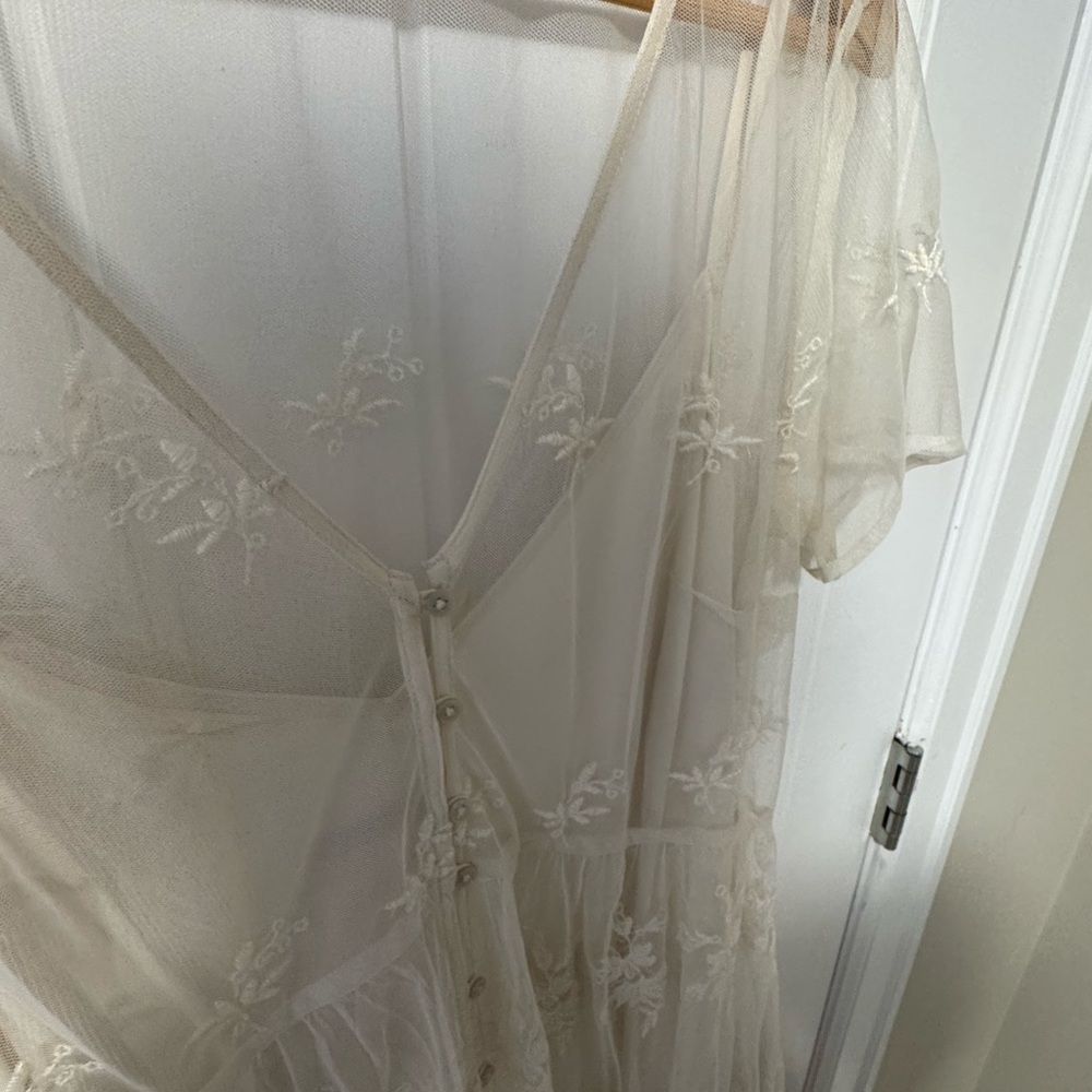 Abercrombie & Fitch Ivory Embroidered Midi Dress - Picture 4 of 4